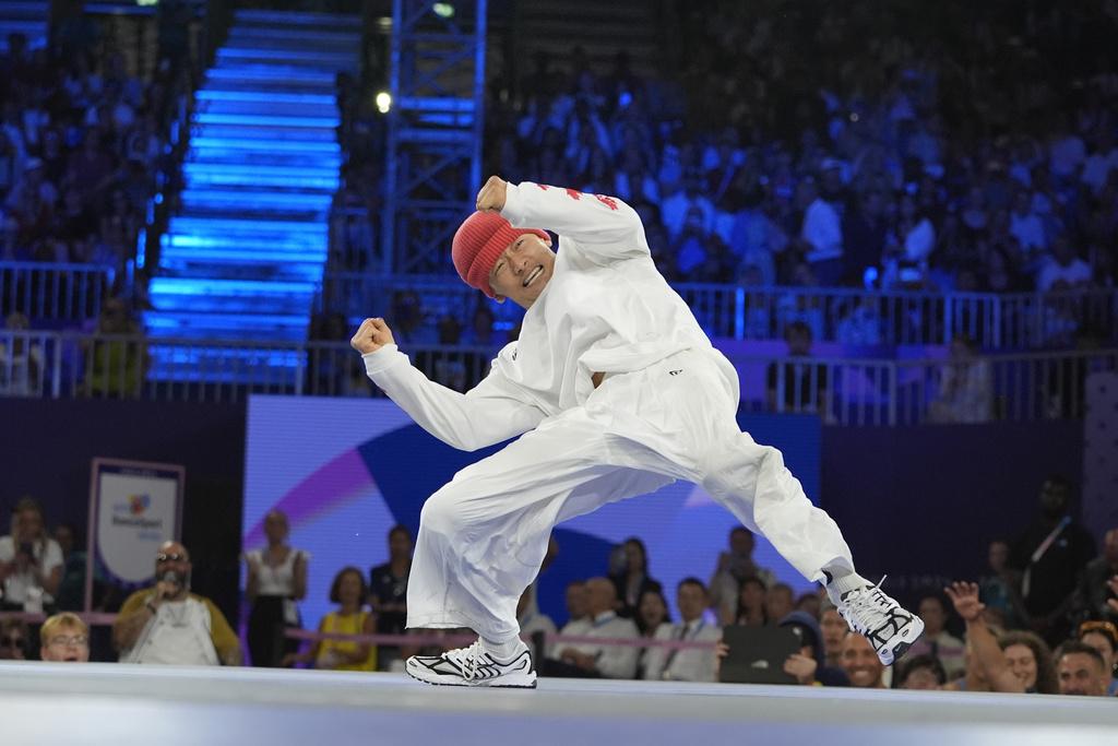 菲臘在決賽三個回合中,都展現出超卓的舞蹈動作和對音樂的敏銳感。(美聯社)