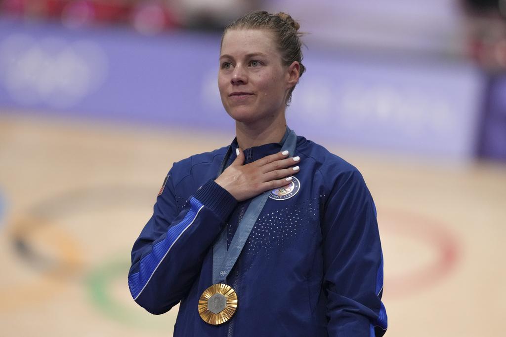 美國今屆累積獲40金44銀42銅,與中國同得40金,前者因較多銀牌成為獎牌榜榜首。(美聯社)