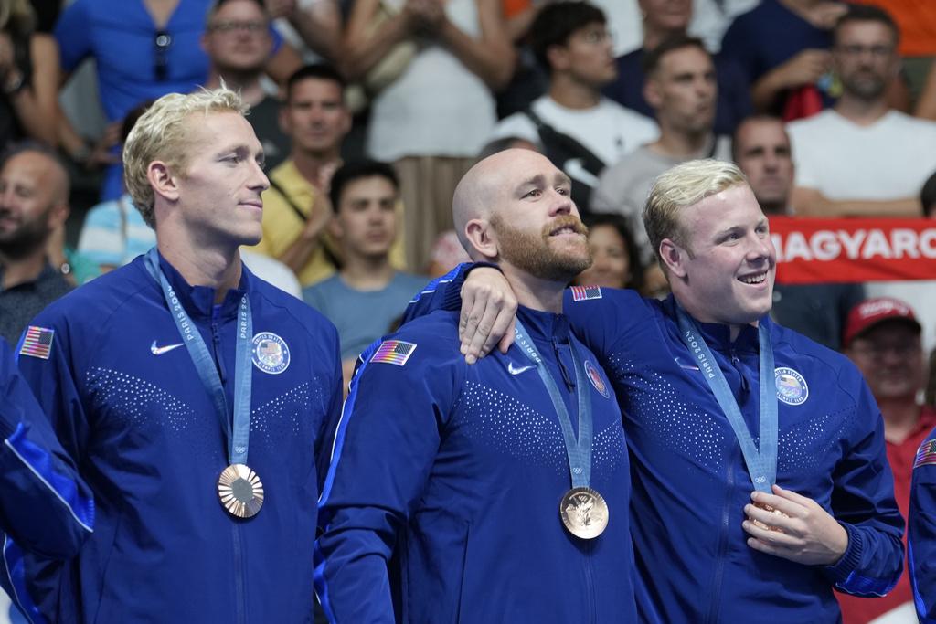 美國今屆累積獲40金44銀42銅,與中國同得40金,前者因較多銀牌成為獎牌榜榜首。(美聯社)