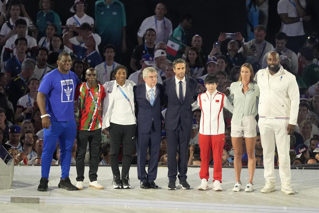 巴黎奧運閉幕禮在一片煙火下完滿結束。(美聯社)