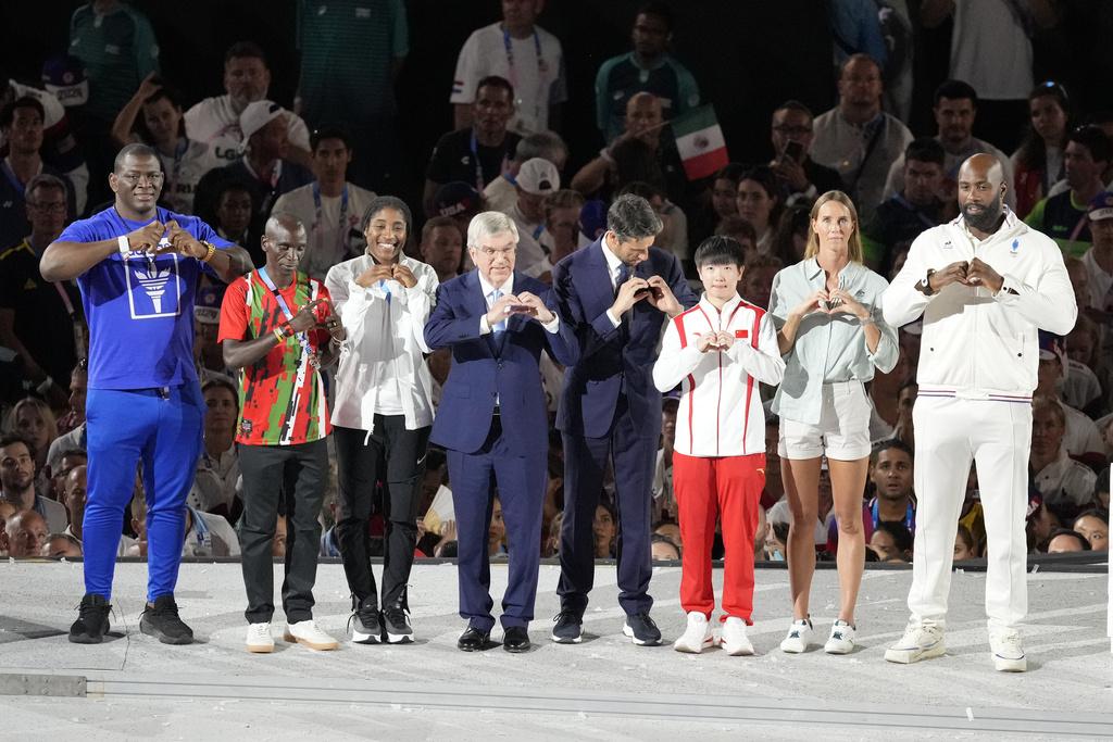 巴黎奧運閉幕禮在一片煙火下完滿結束。(美聯社)