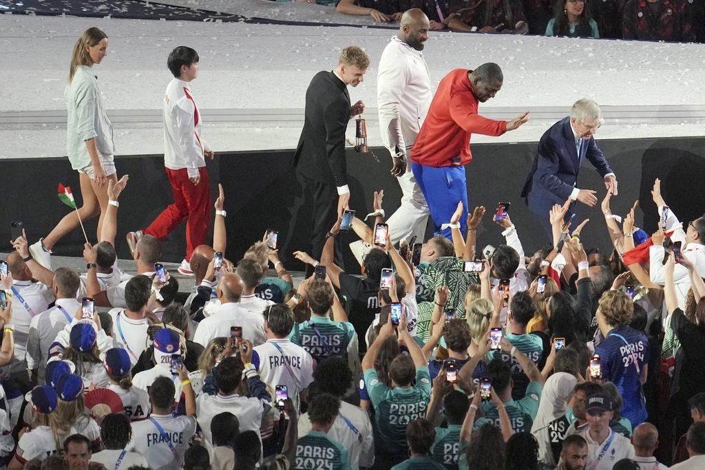 巴黎奧運閉幕禮在一片煙火下完滿結束。(美聯社)