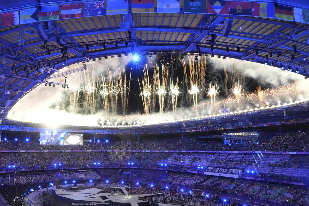 巴黎奧運閉幕禮在一片煙火下完滿結束。(美聯社)