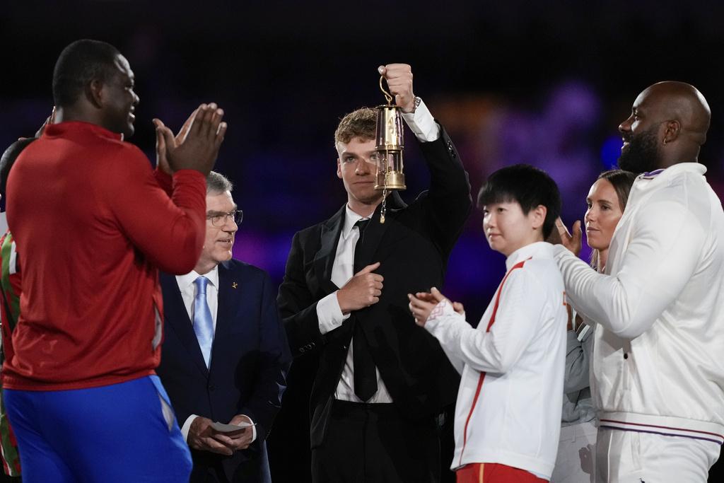 巴黎奧運閉幕禮在一片煙火下完滿結束。(美聯社)