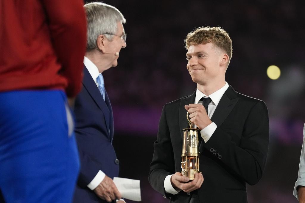 巴黎奧運閉幕禮在一片煙火下完滿結束。(美聯社)