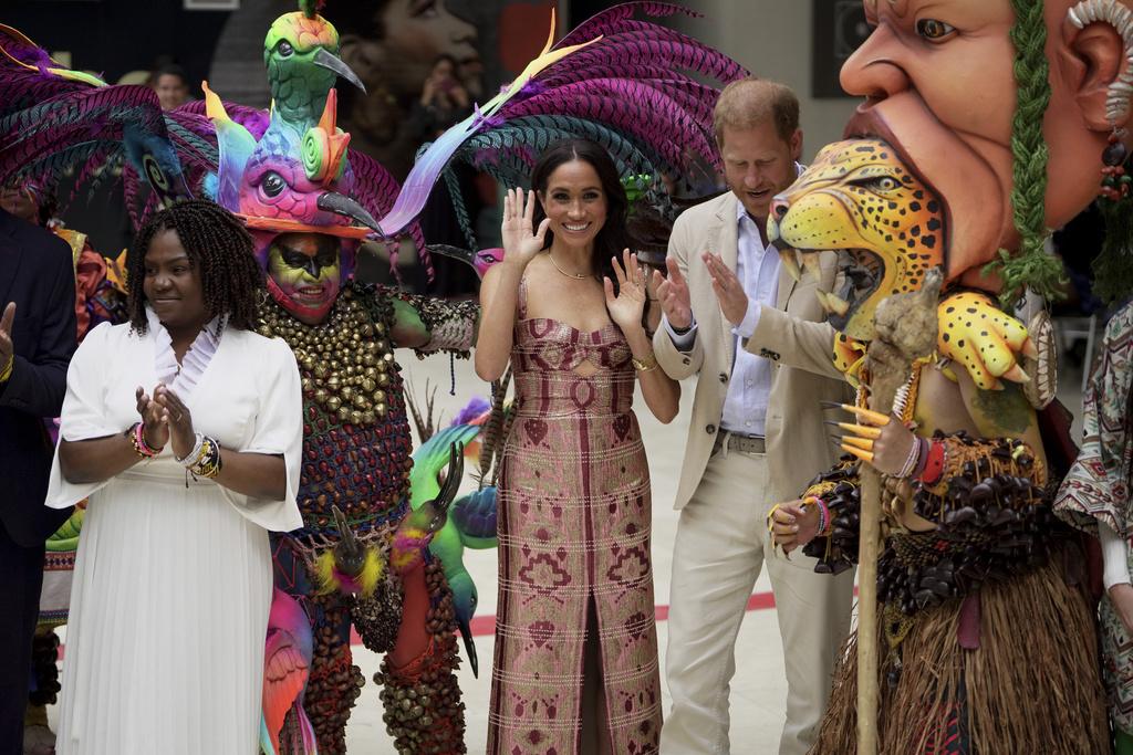 哈里梅根到訪哥倫比亞。(美聯社)