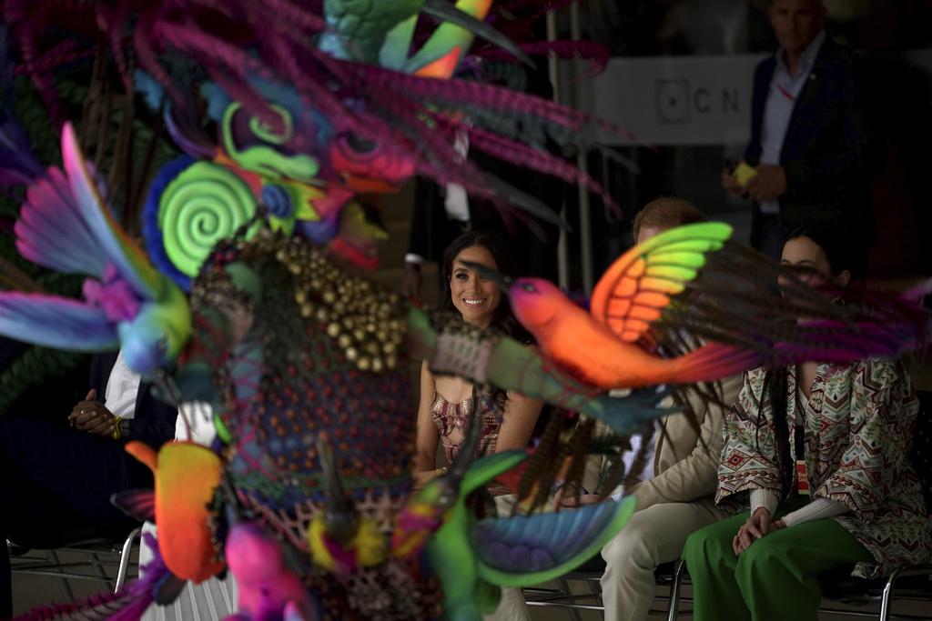 哈里梅根到訪哥倫比亞。(美聯社)