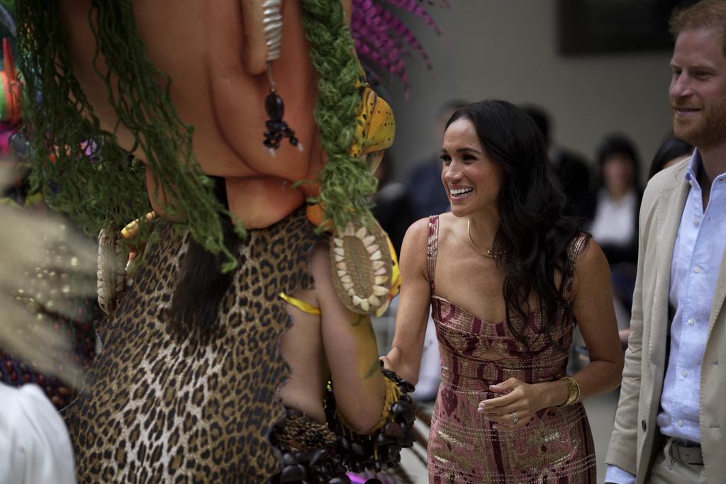 哈里梅根到訪哥倫比亞。(美聯社)