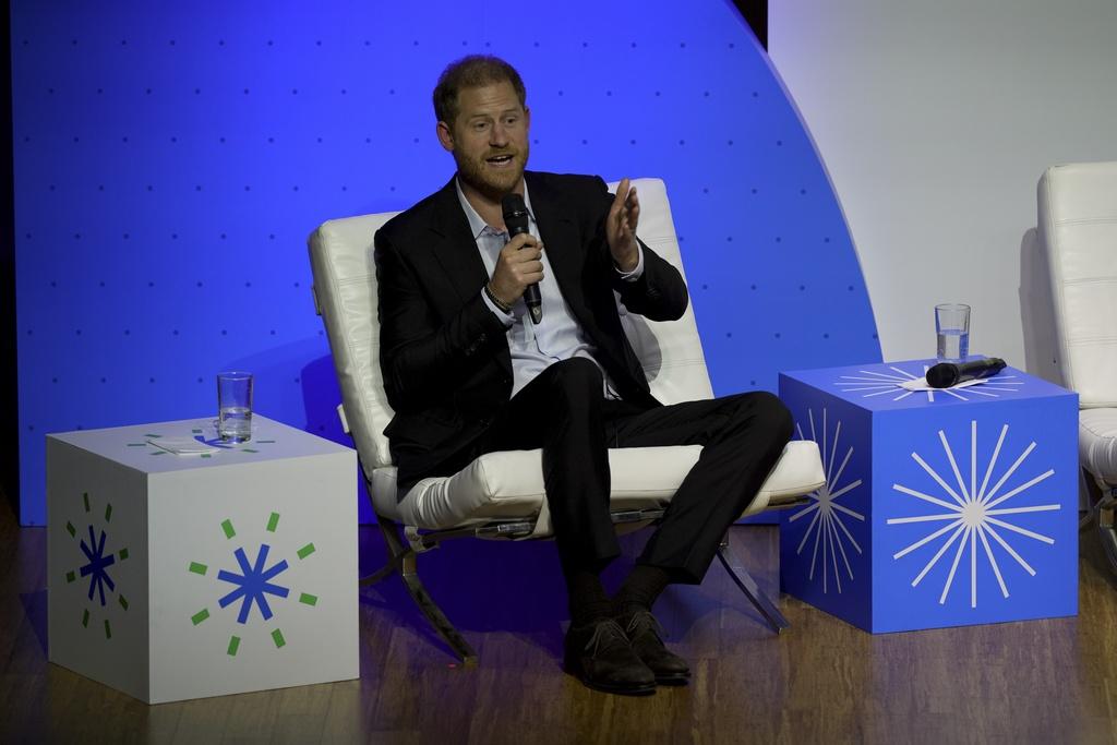 哈里梅根到訪哥倫比亞。(美聯社)