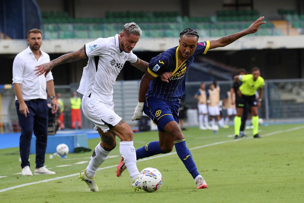 維羅納聯賽揭幕戰3:0大勝拿玻里。(美聯社)