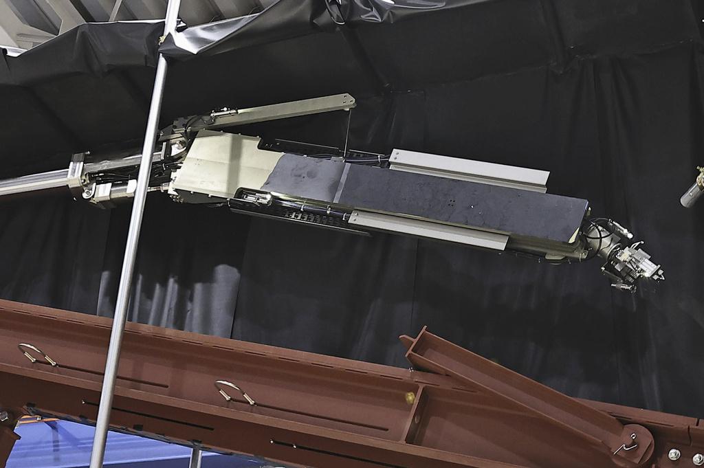 東京電力原本計劃放置的核燃料抽取機器。(美聯社)