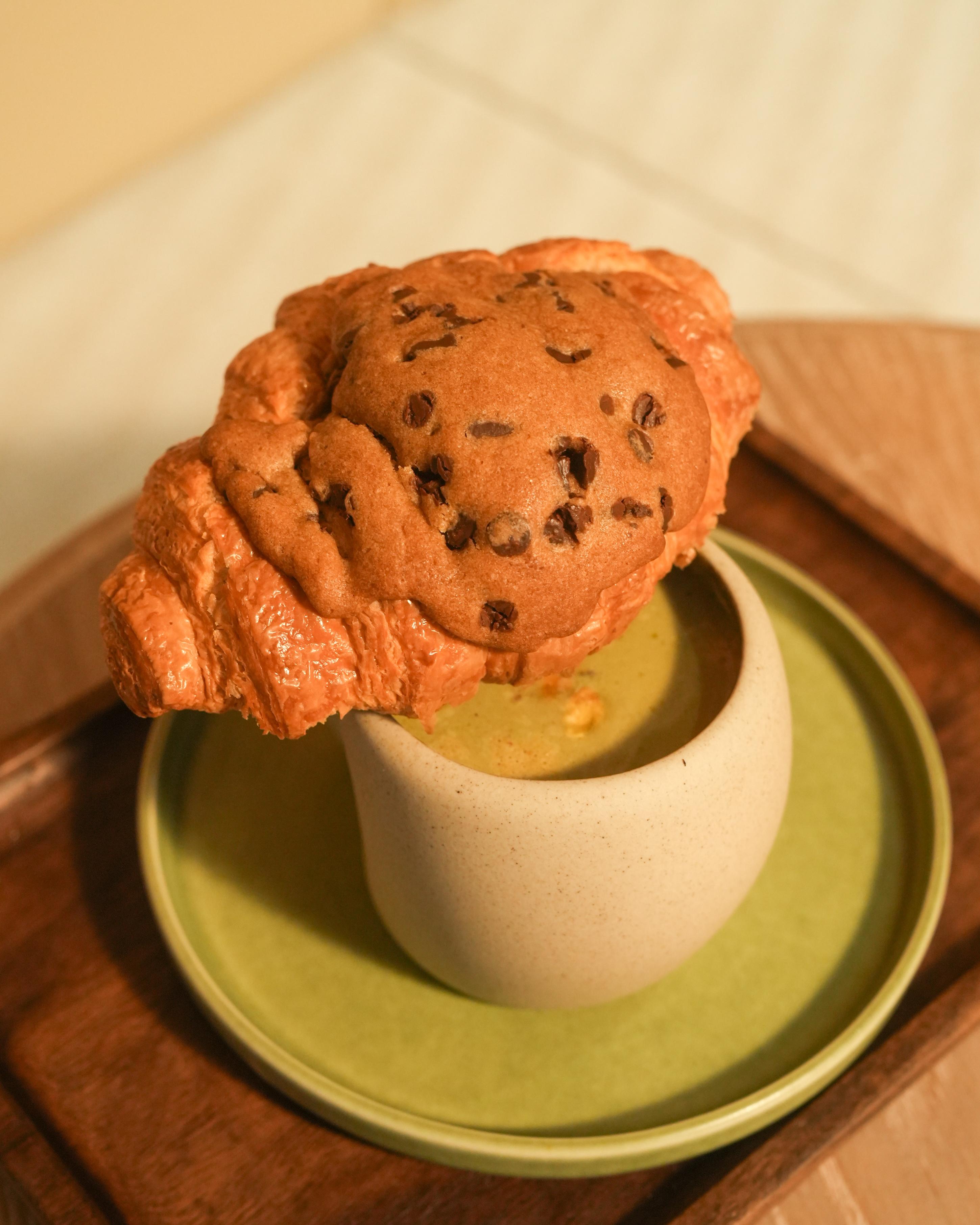 朱古力花生醬牛角曲奇包(HK$38)