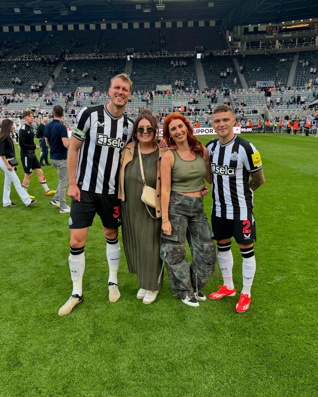 紐卡素的捷比亞(Kieran Trippier)與妻子Charlotte一家五口出現感情危機。(Charlotte IG)