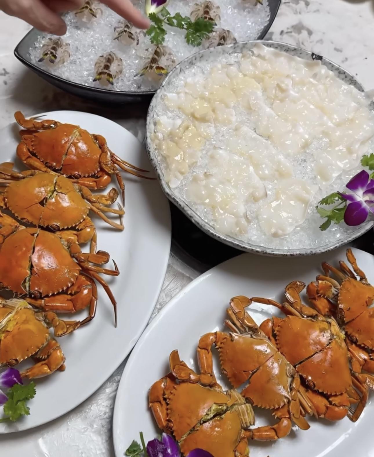 大嘆葡撻、奄仔蟹、魚子醬、心形窩夫等等。