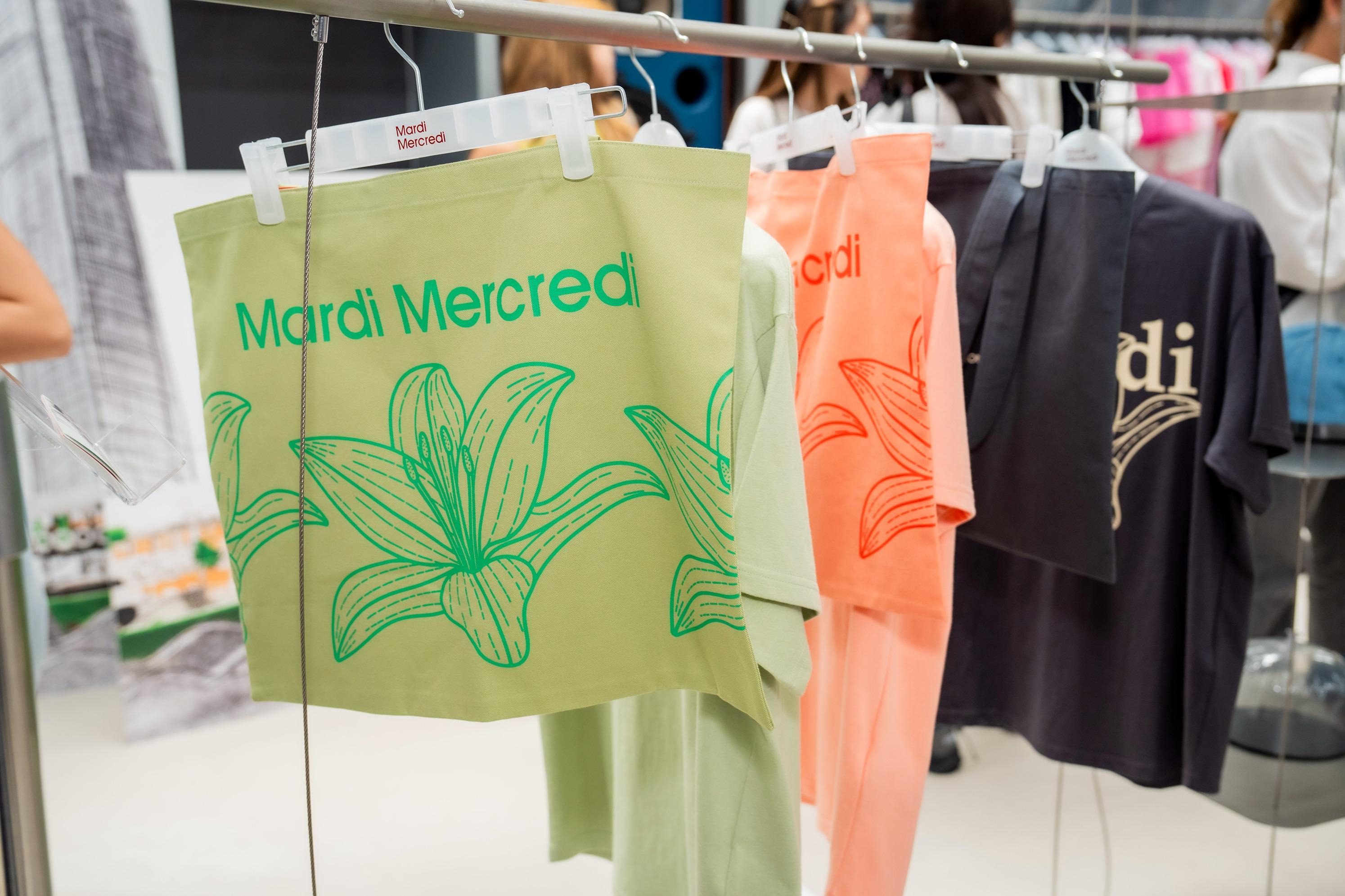 新店推出全新白沙店獨家限定T恤及環保袋,背面印上「PAK SHA ROAD」字樣,全球只在白沙道旗艦店有售。