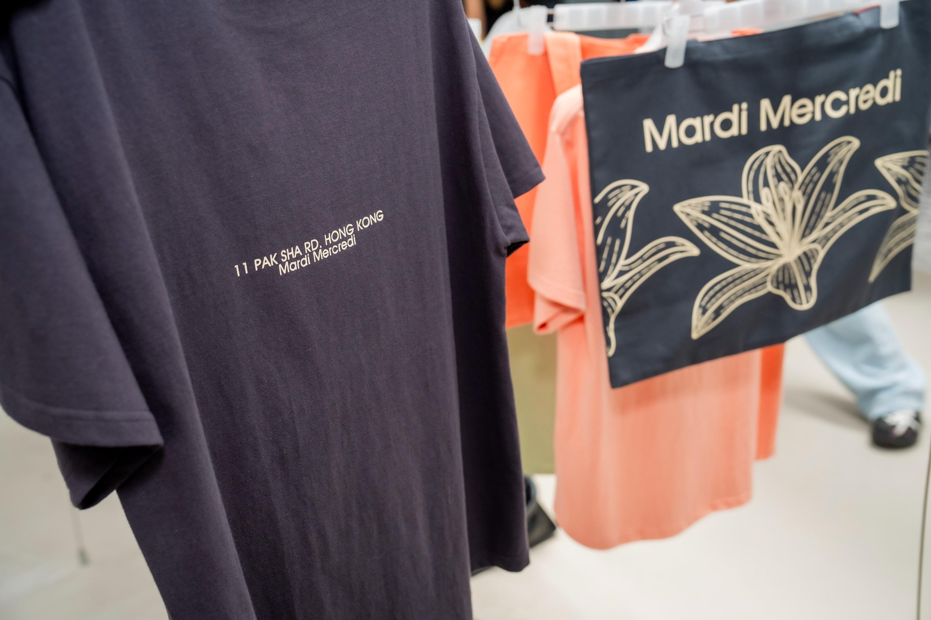 新店推出全新白沙店獨家限定T恤及環保袋,背面印上「PAK SHA ROAD」字樣,全球只在白沙道旗艦店有售。