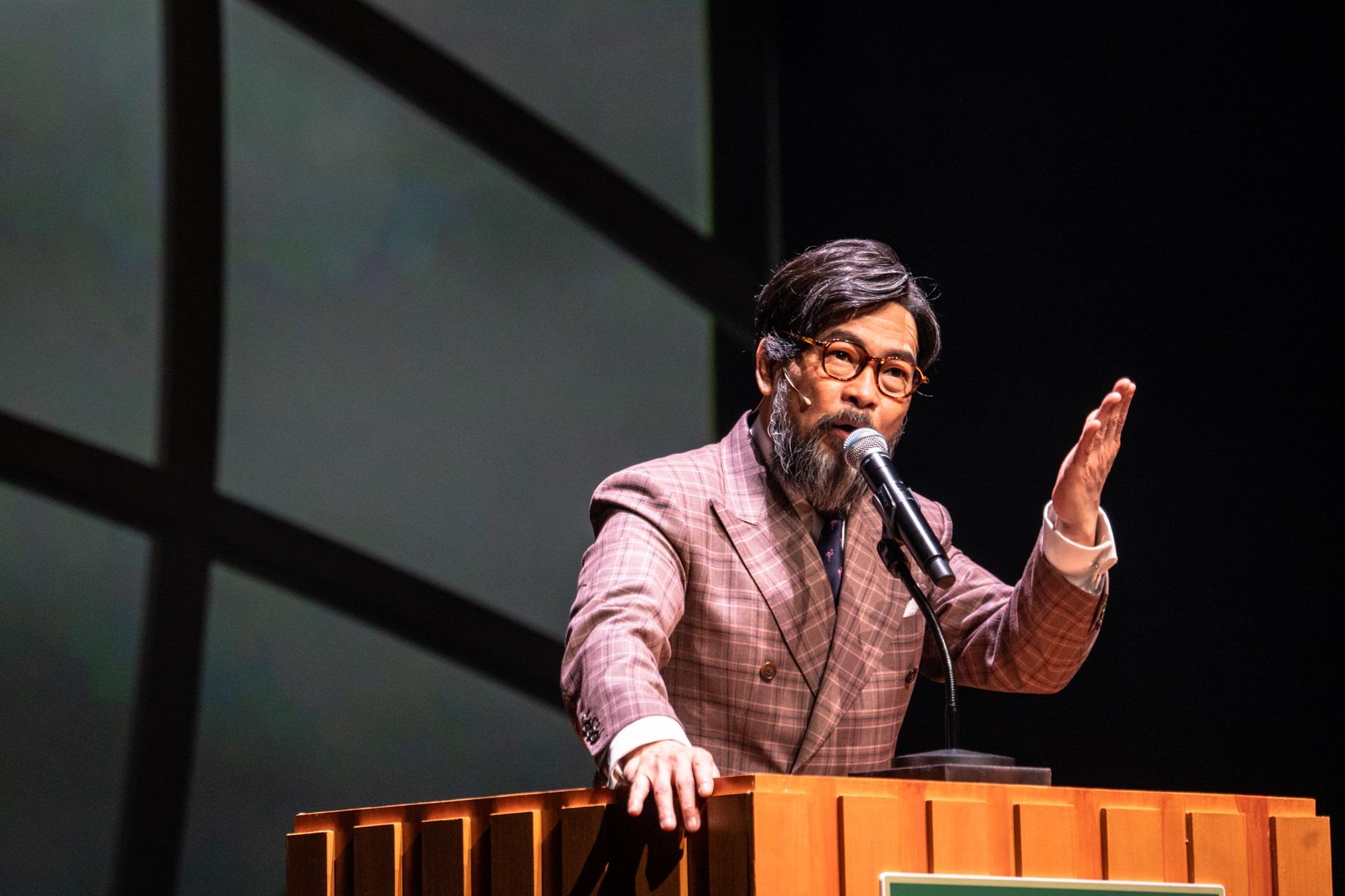 葛民輝在《Di-Dar音樂劇場》演校長。