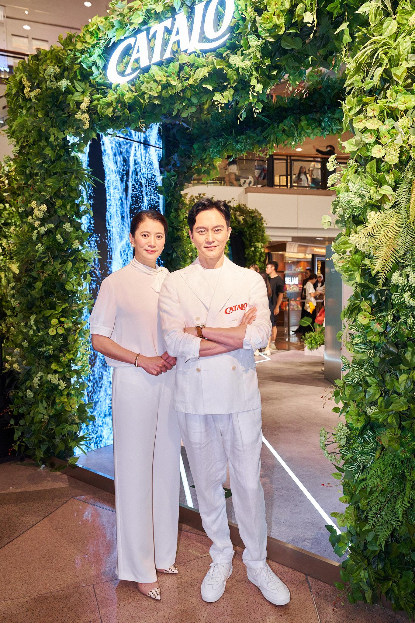 袁詠儀及張智霖出席品牌活動。