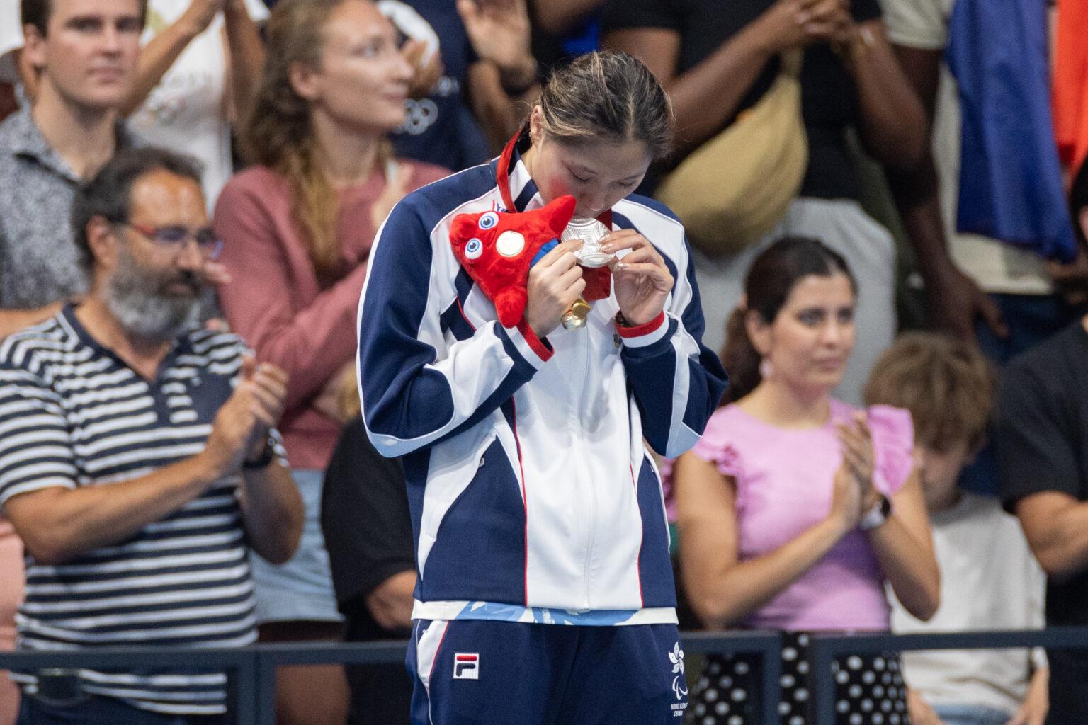 巴黎殘奧|陳睿琳游出1分03秒70,打破亞洲紀錄奪得銀牌。(中國香港殘疾人奧委會提供)