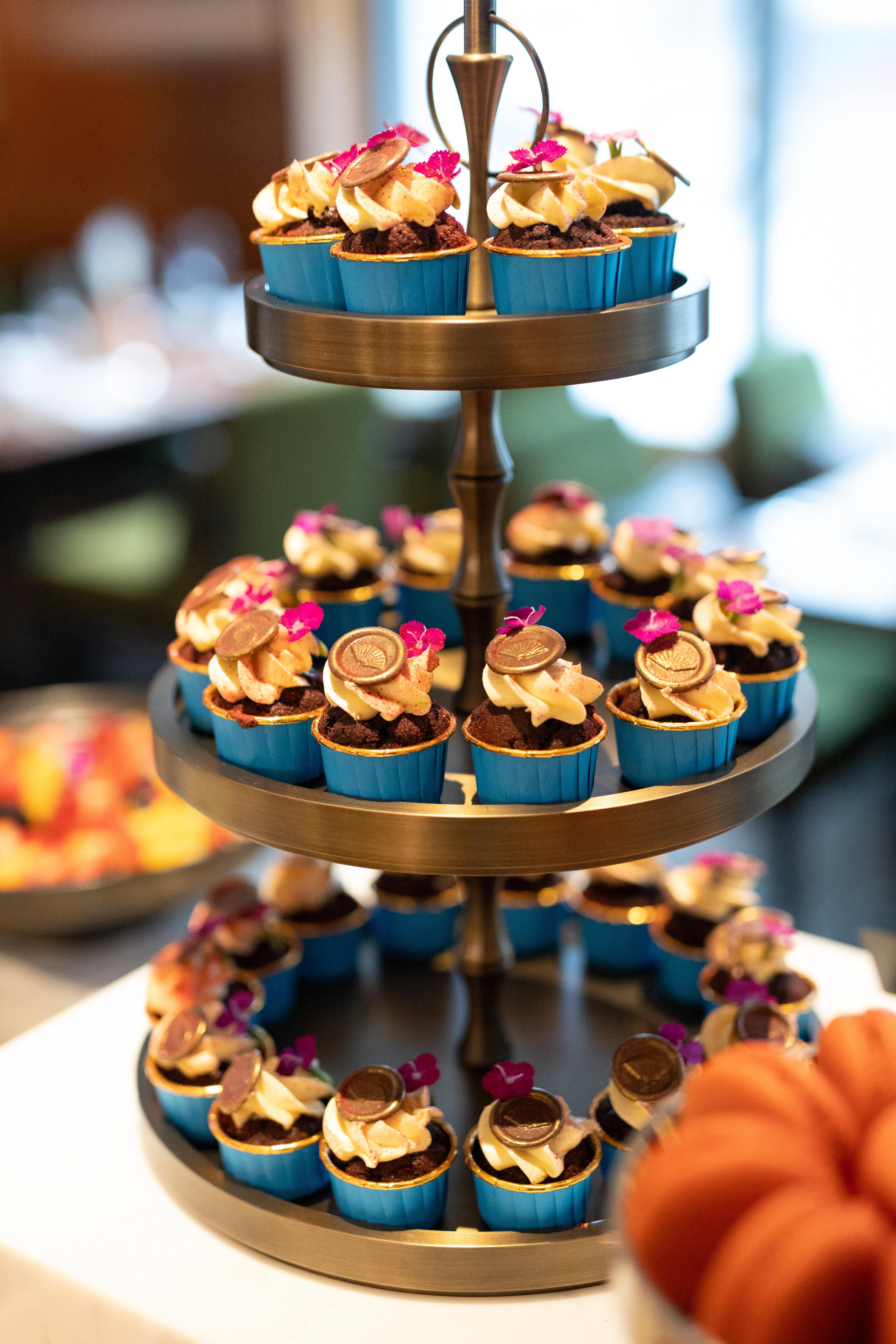 甜品款式俱多,杯子蛋糕賣相吸睛。