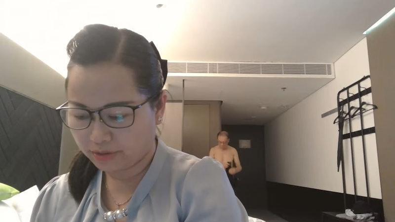 何伯無家可歸 與何太恩愛不再前後腳搵酒店留宿