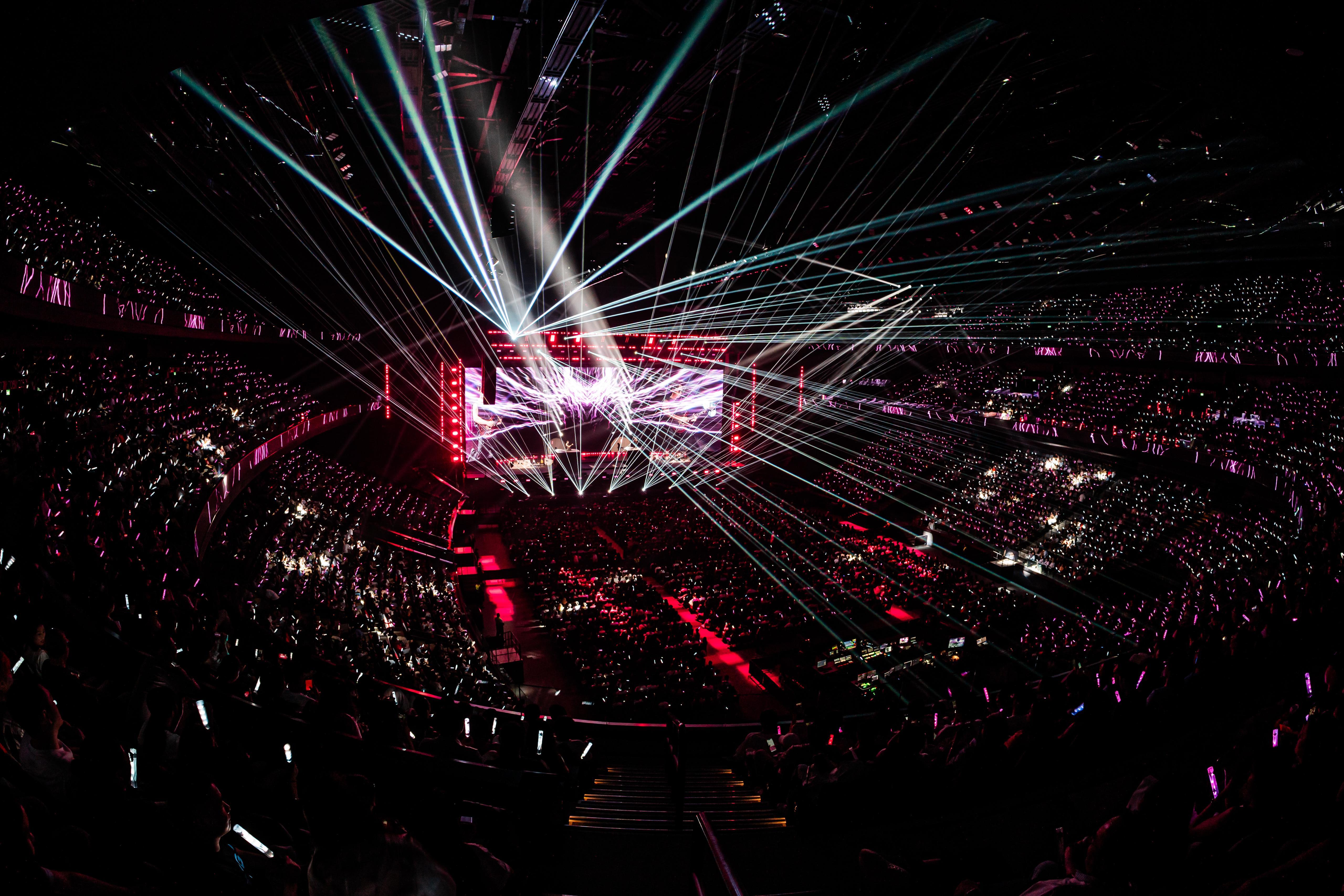 鄧紫棋(G.E.M.)世界巡唱《I AM GLORIA》澳門站開鑼,首次移師室內場地,於銀河綜藝館舉行。