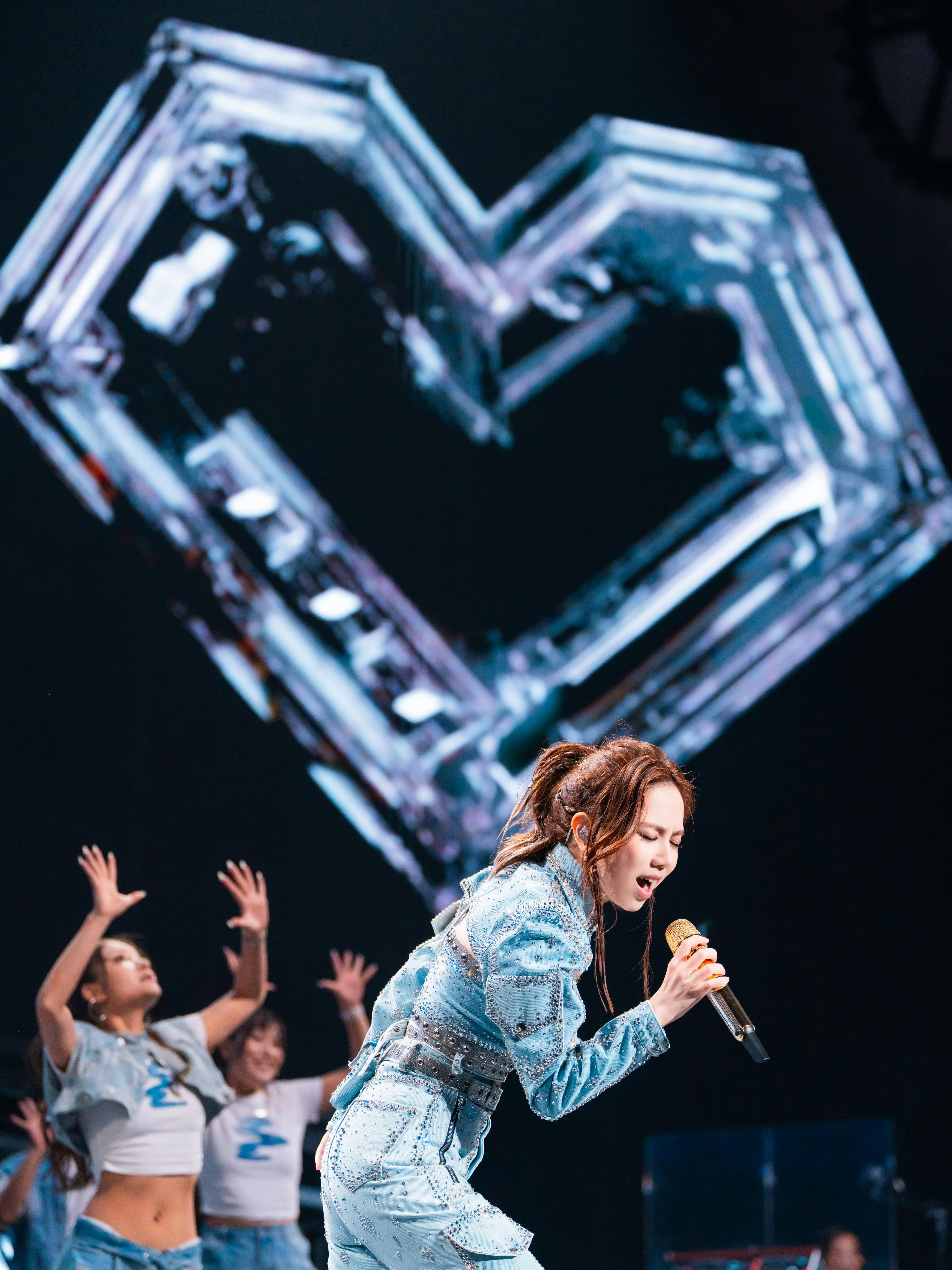 鄧紫棋(G.E.M.)世界巡迴演唱會《I AM GLORIA》澳門站開鑼。