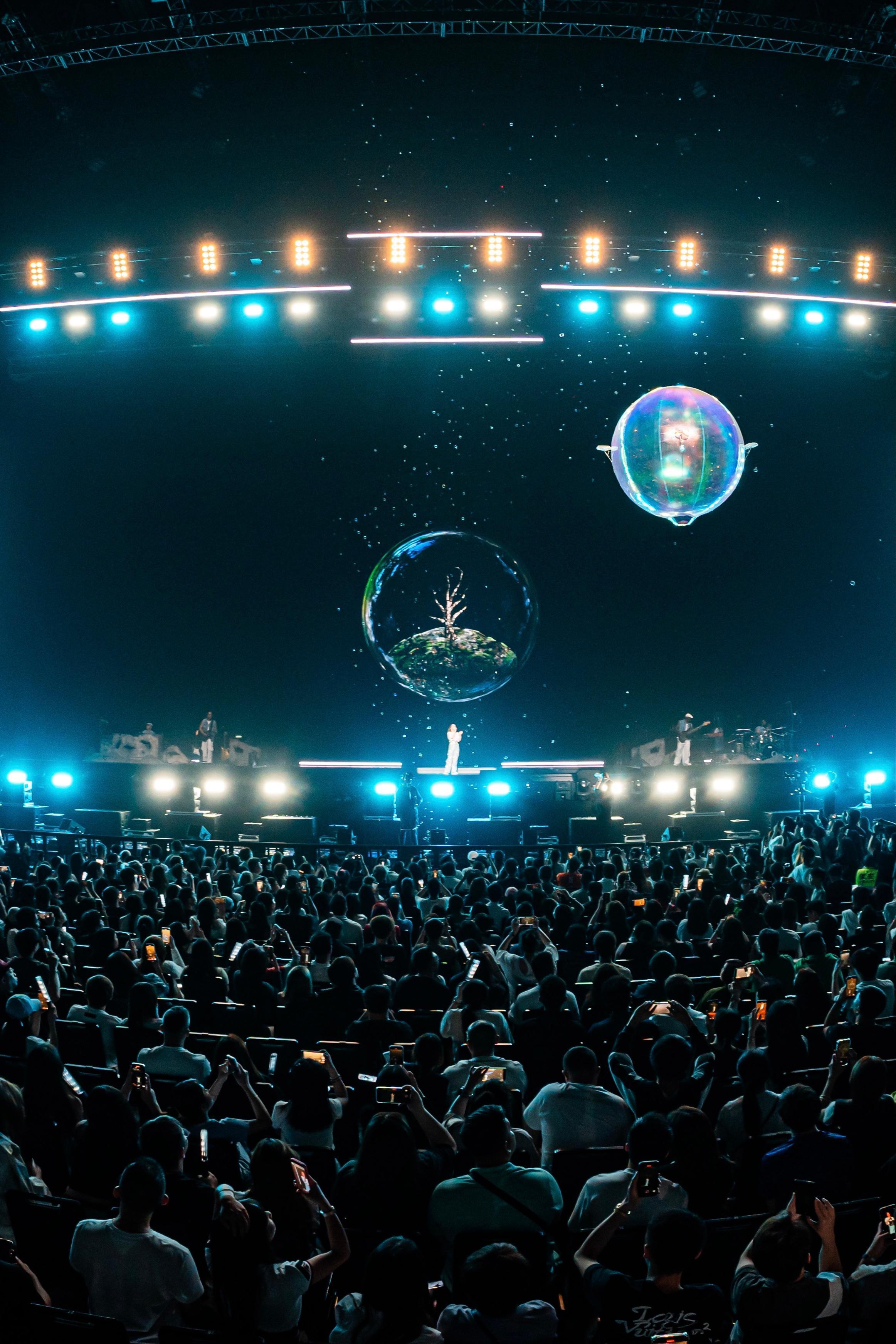 鄧紫棋(G.E.M.)世界巡唱《I AM GLORIA》澳門站開鑼,首次移師室內場地,於銀河綜藝館舉行。