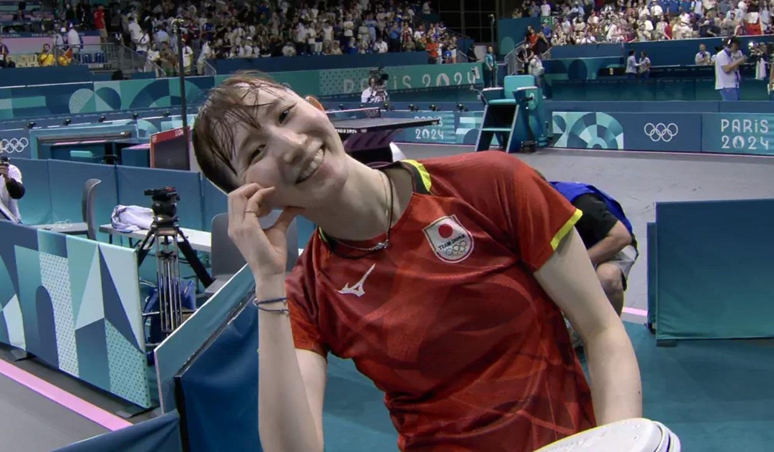 早田希娜奧運期間常向攝影機做動作。(網上圖片)