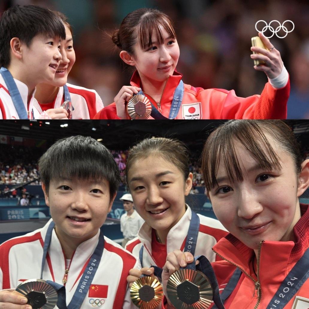 早田希娜與中國隊成員合照。(IOC圖片)