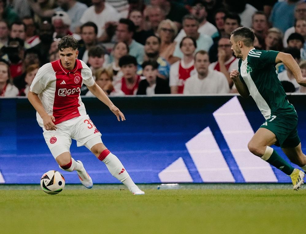 阿積士12碼射贏彭拿典奈高斯。(阿積士X)