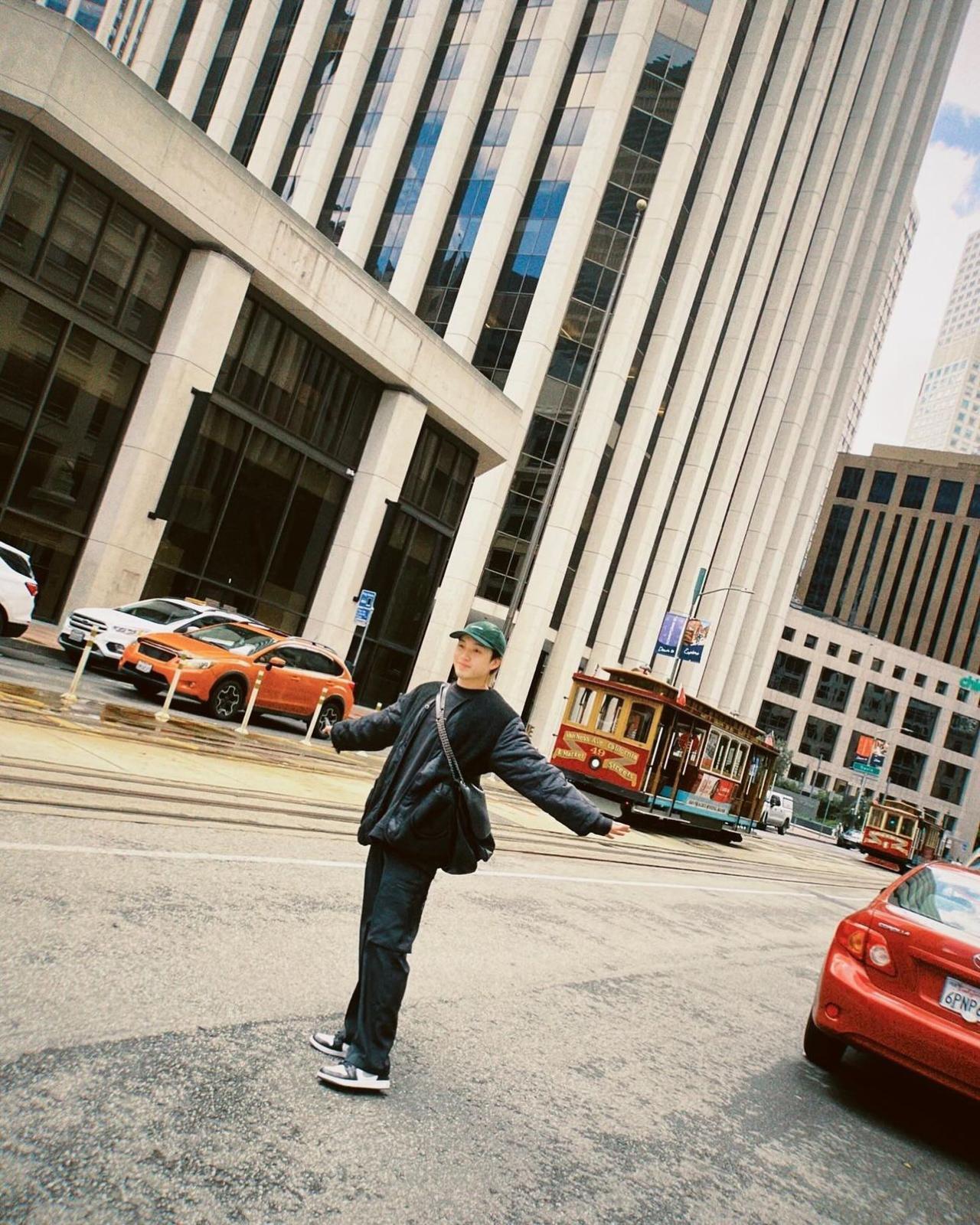 Jer的長腿打卡pose。