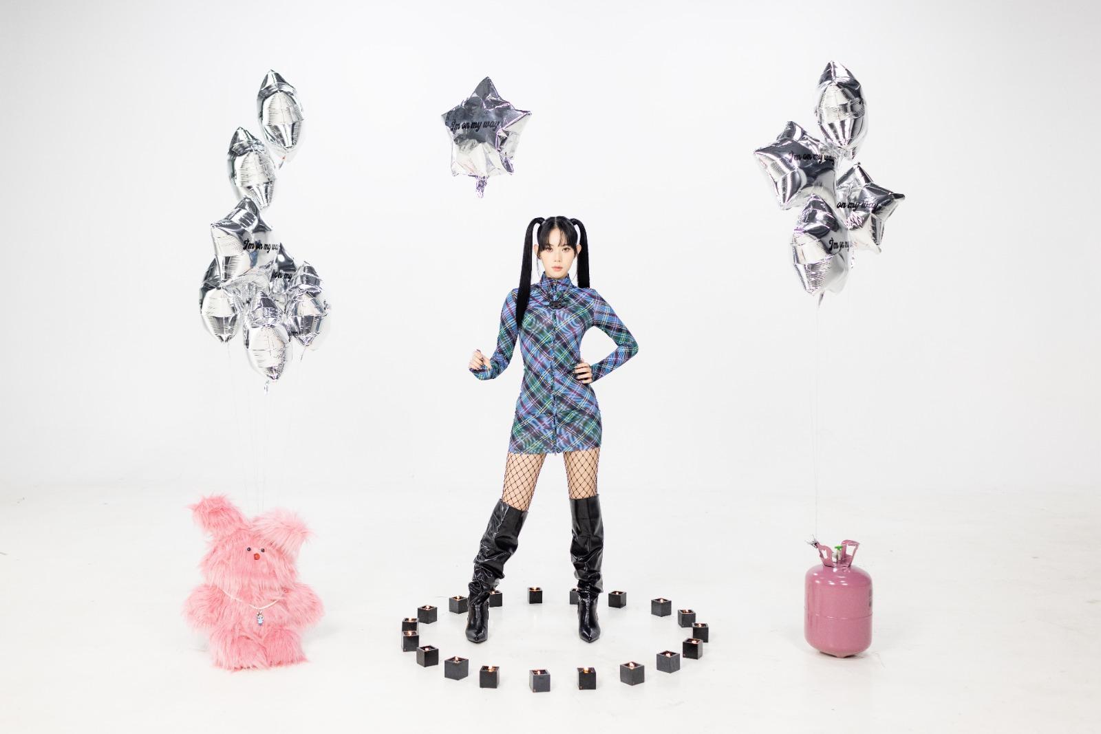 《On My Way》歌詞就寄語人生應該接受失敗。