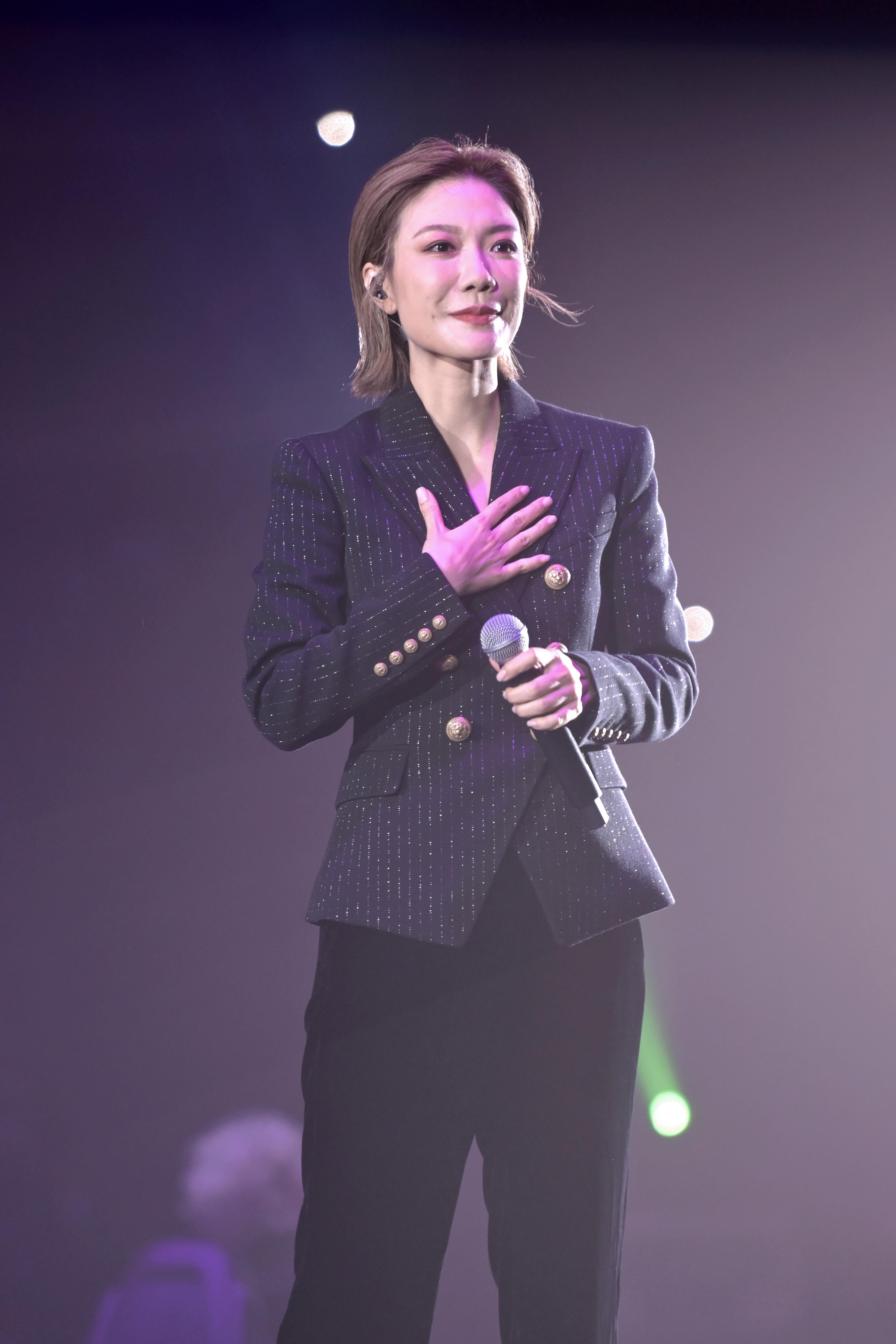 TVB指龍婷於《星光熠熠耀保良》舉行時不在香港,故將不會參與演出。