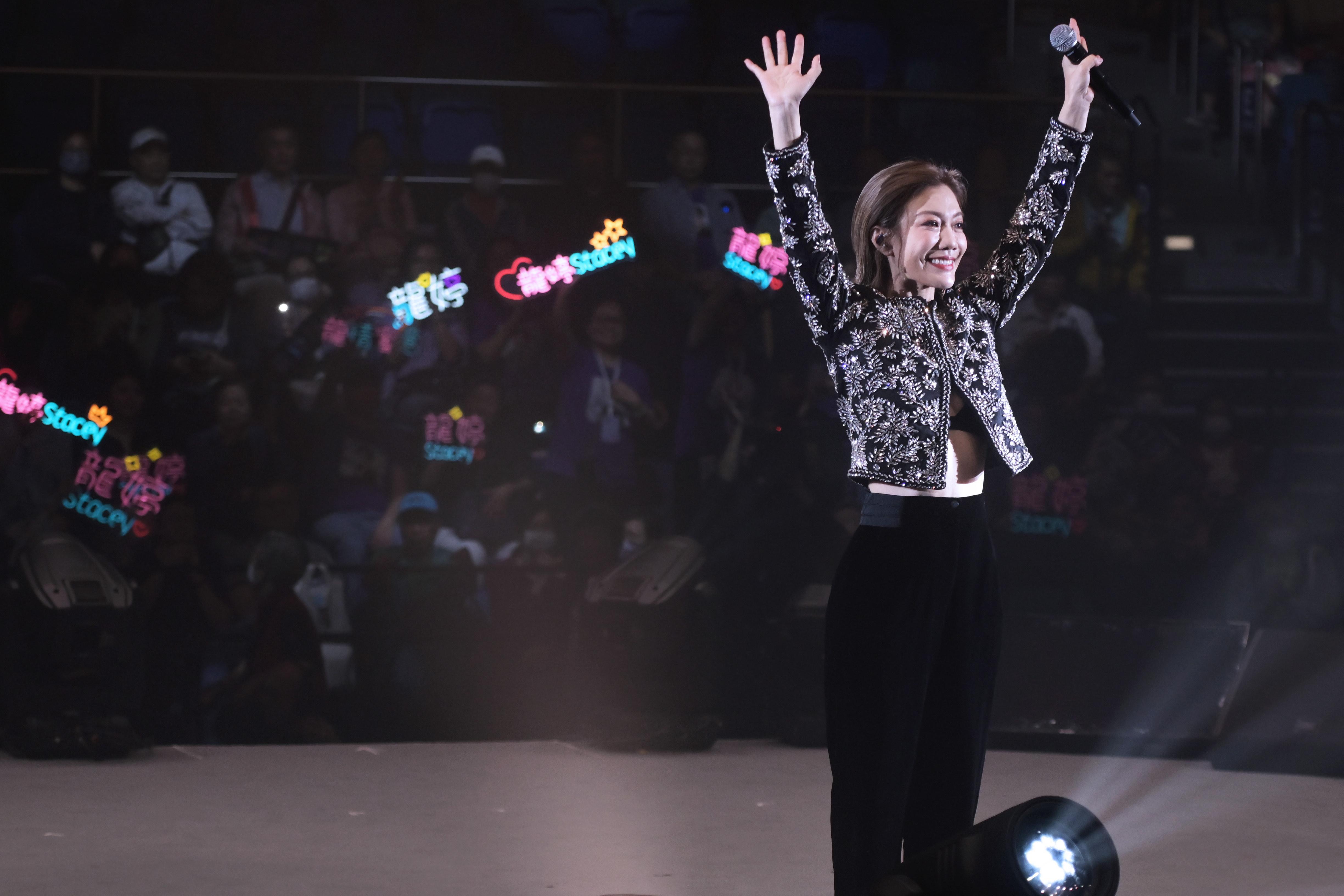 龍婷爆「Hello Kiss」醜聞後,證被飛出《星光熠熠耀保良》 。