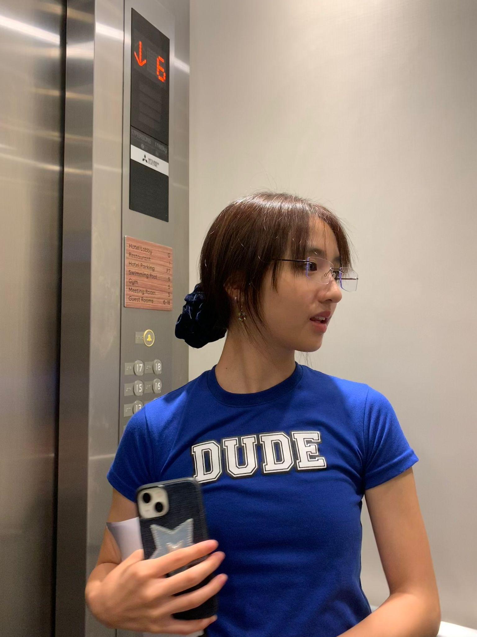 許恩怡擔任不少MV的女主角,更是香港影壇的矚目新星。