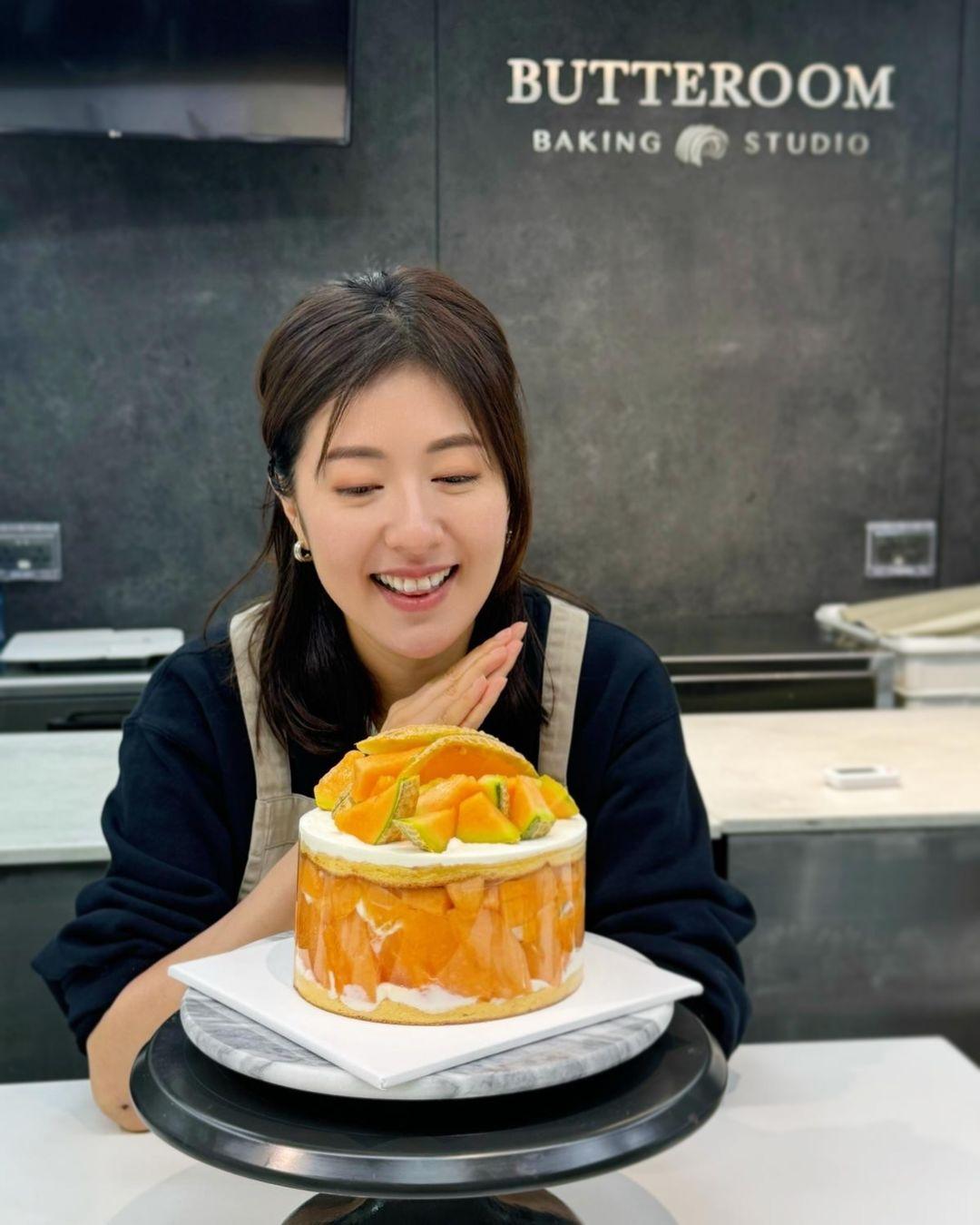 Natalie「脫無」後享受生活,不時分享整麵句蛋糕的靚相。