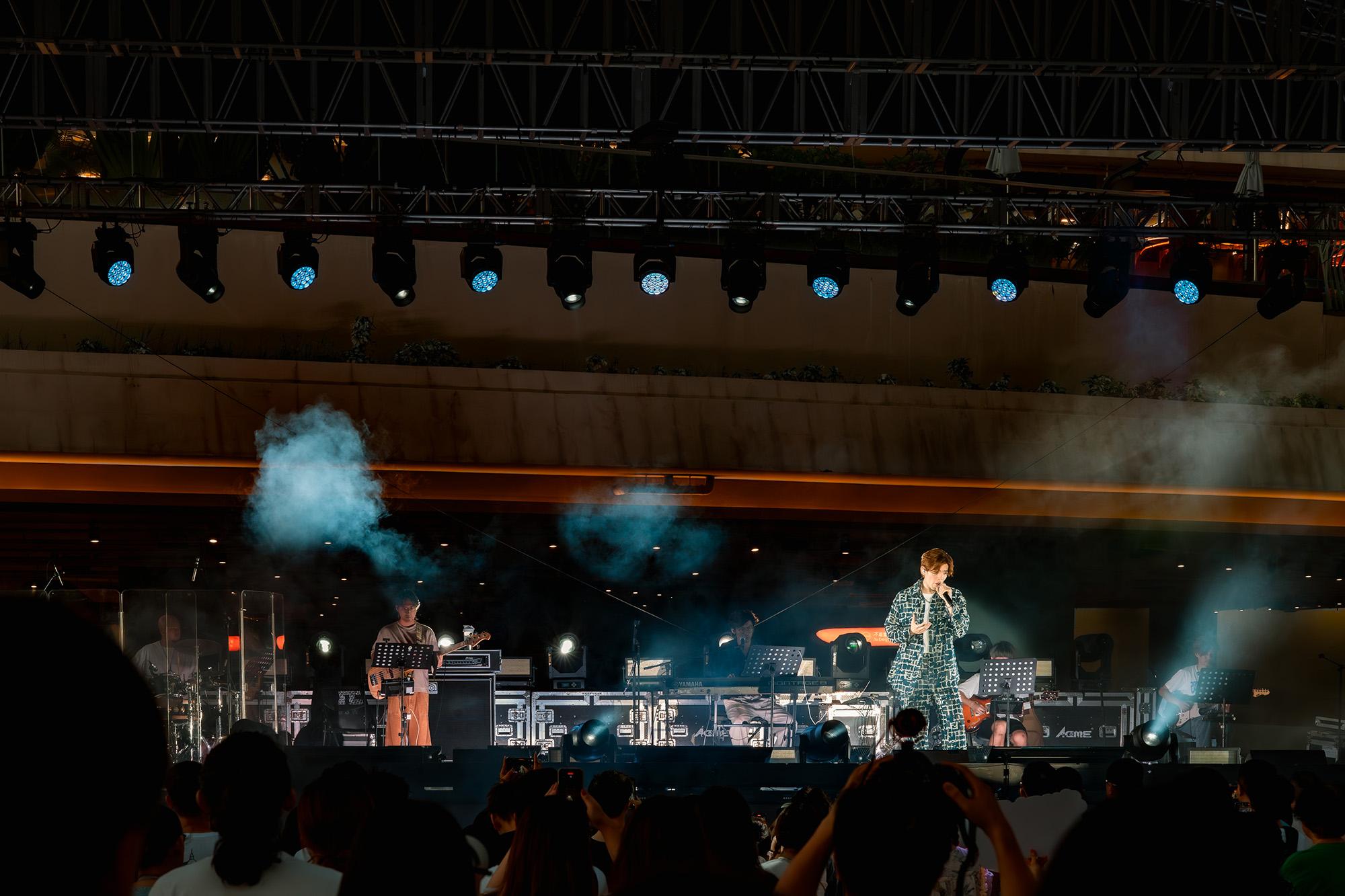 泳兒、黃明德、黎展峯及洪助昇出席於海洋公園水上樂園「Aqualand」舉行的「New Bomb音樂會」。