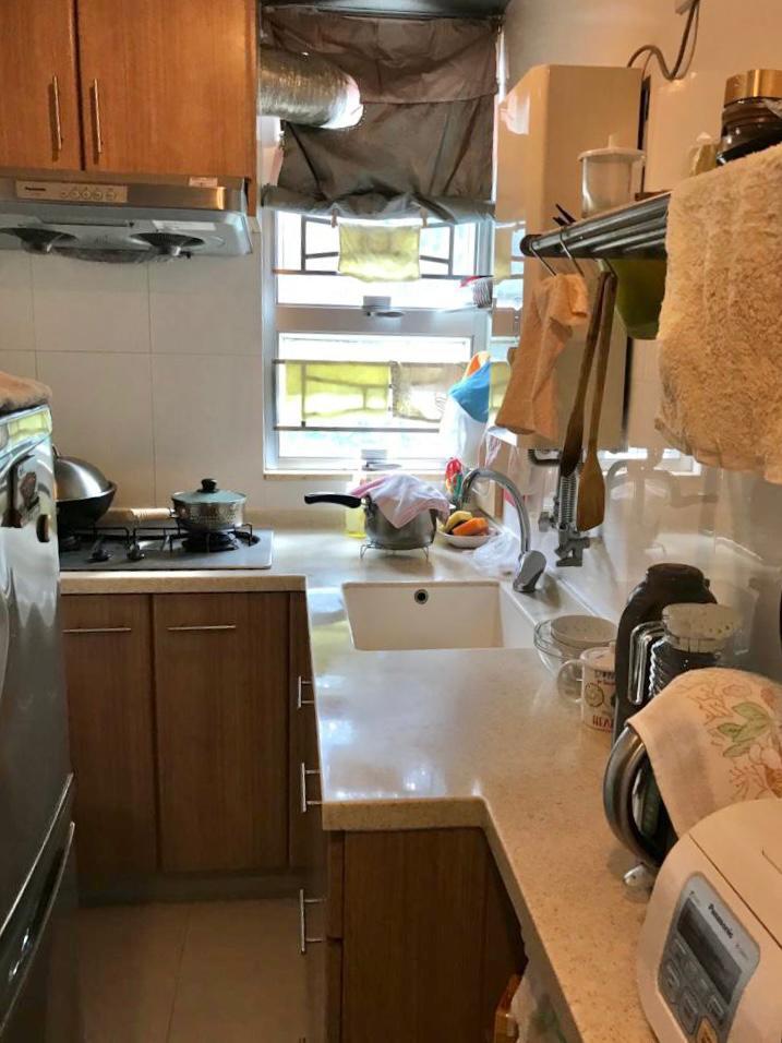 廚房活動空間算足,裝修企理。(代理提供)