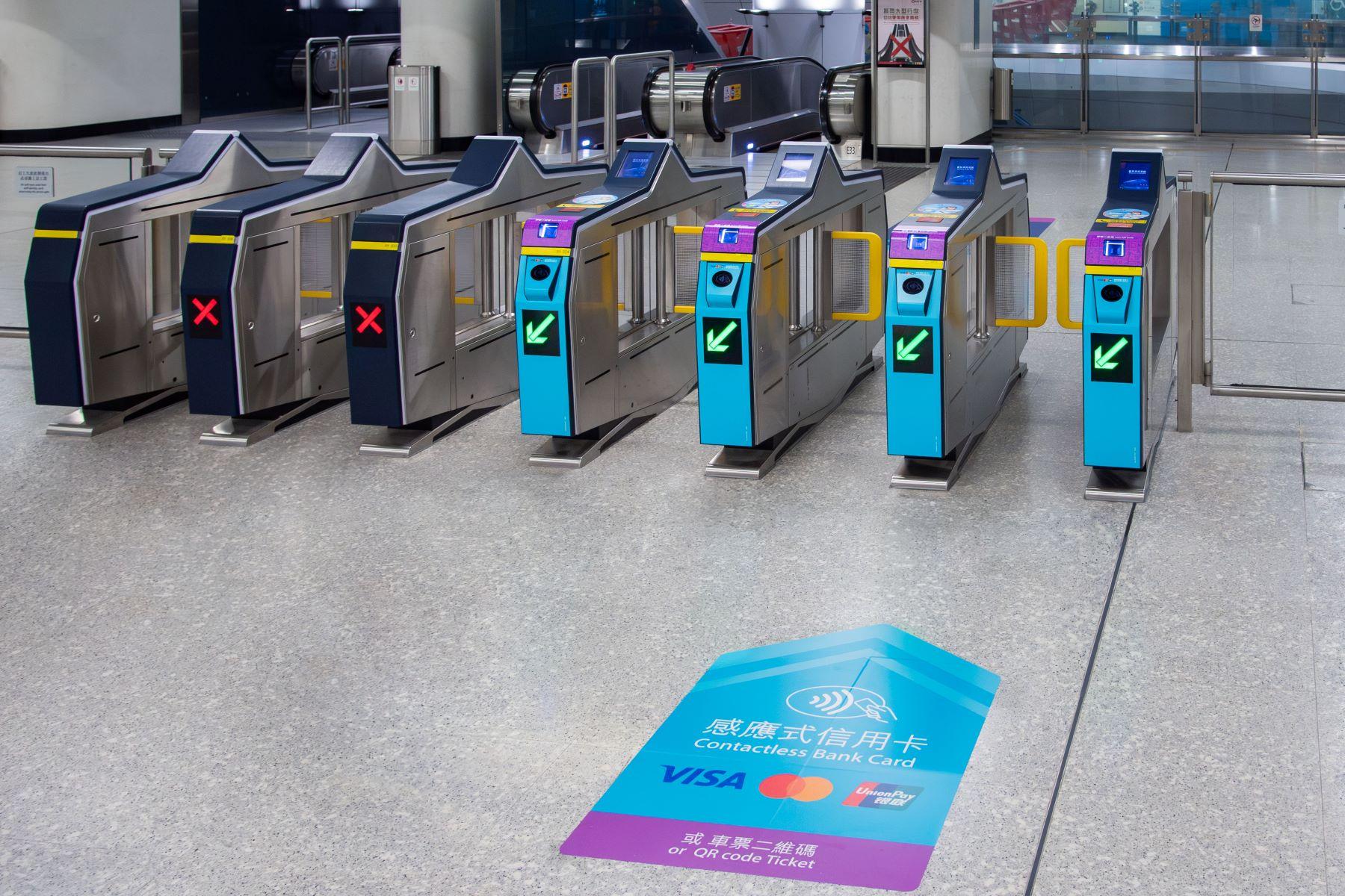 電子支付|港鐵新增支援Mastercard及銀聯付費,用信用卡直接出入閘。(港鐵提供)