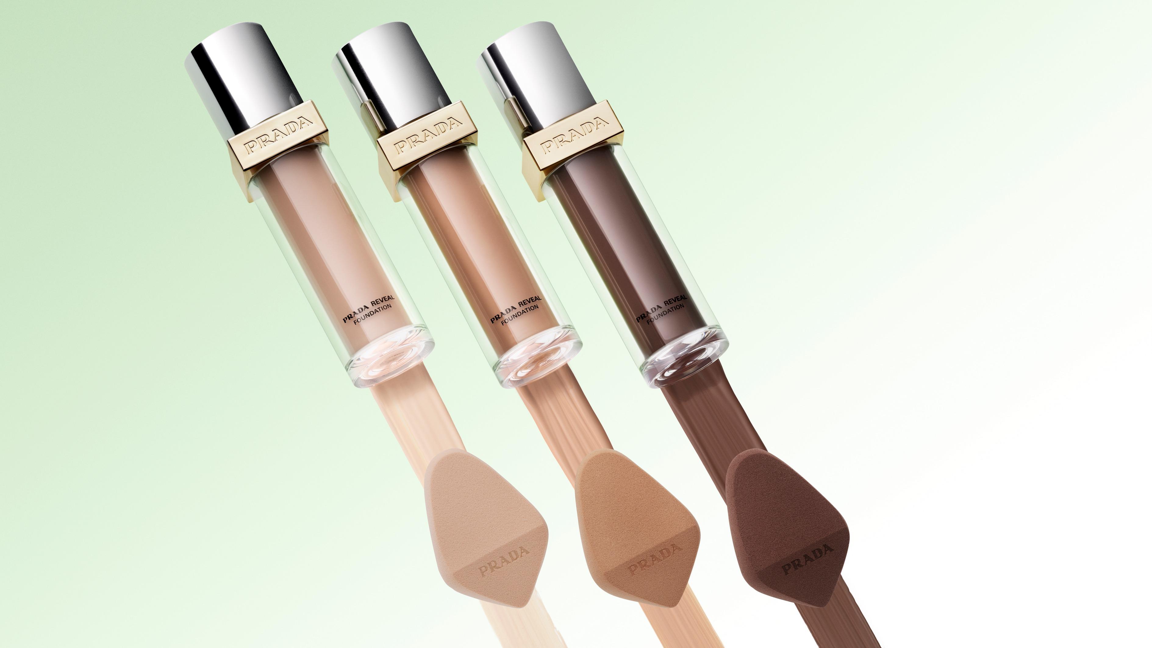 Reveal 原光新肌粉底液 SPF17/PA+++ $610 / 30ml,補充裝$490 / 30ml