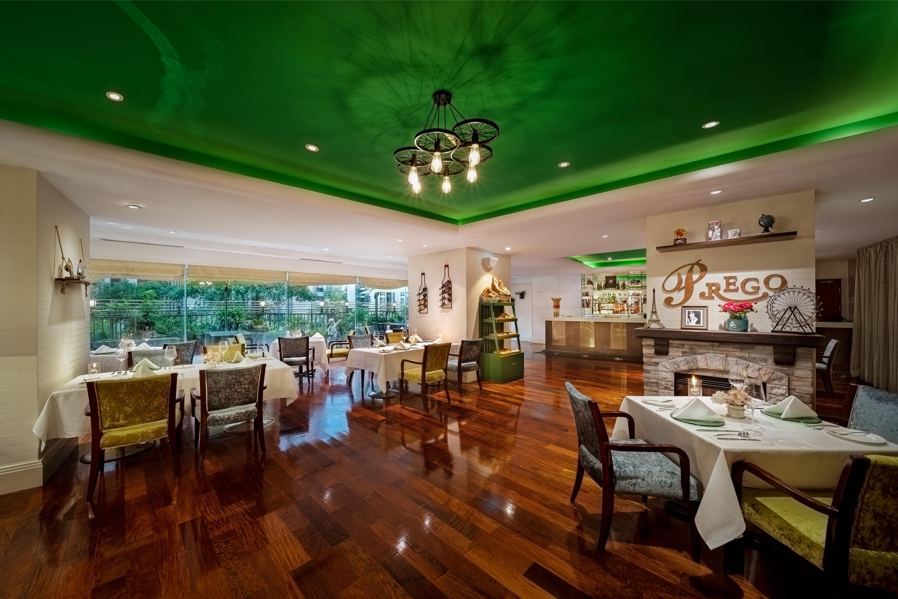 深圳富苑皇冠假日套房酒店