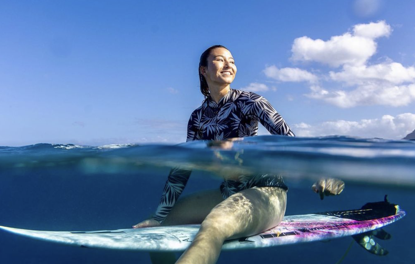 松田詩野14歲便獲得職業衝浪手資格,被譽為衝浪天才少女。(IG)