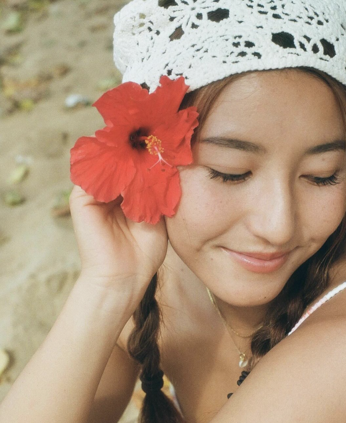 松田詩野因健康甜美的形象成為時尚寵兒。(IG)