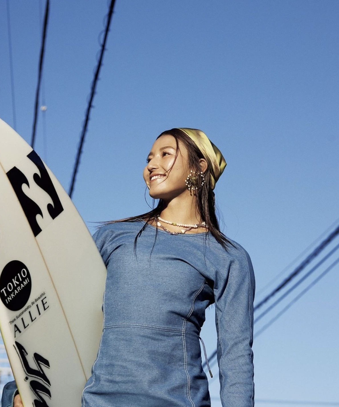 松田詩野因健康甜美的形象成為時尚寵兒。(IG)