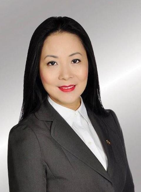 56歲女死者梅育英,在1990年代移民加拿大,從事地產經紀工作。(網上圖片)