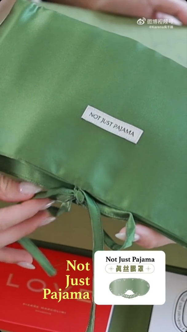 吳千語與施伯雄公開他們回禮的禮物,價值至少6千元。