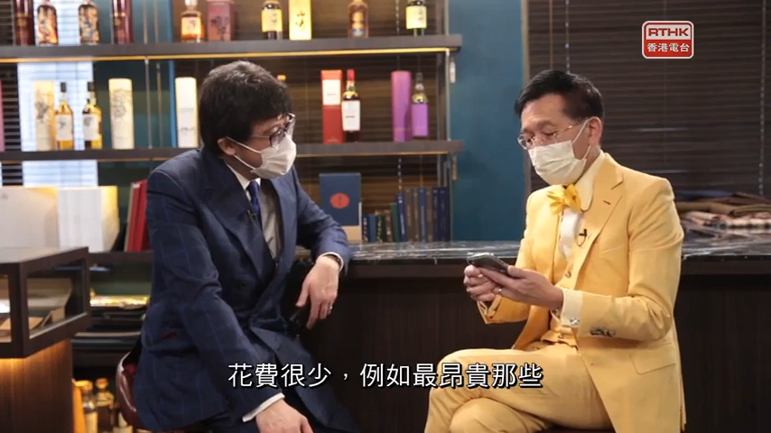 黎青龍更會課金購買工具、法寶。