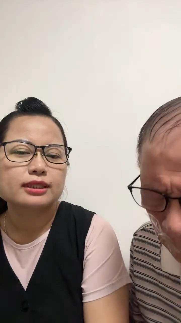 何伯用膠紙自封嘴巴,加上啜泣令他難以回氣,一度谷到面紅。