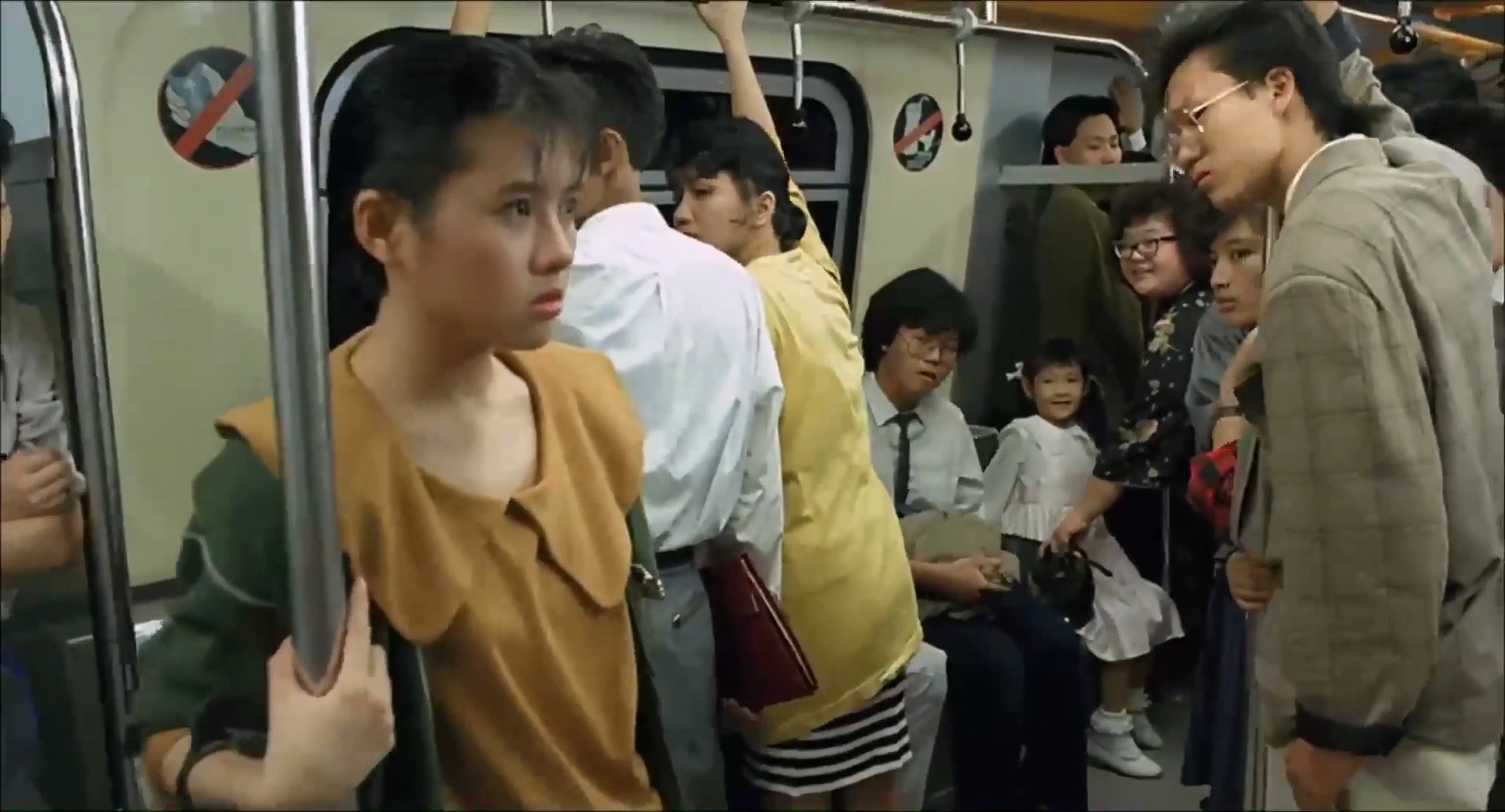 《富貴逼人》有不少場景在地鐵車站及車廂取景。